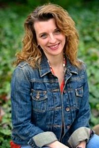Larissa Reinhart Head Shot